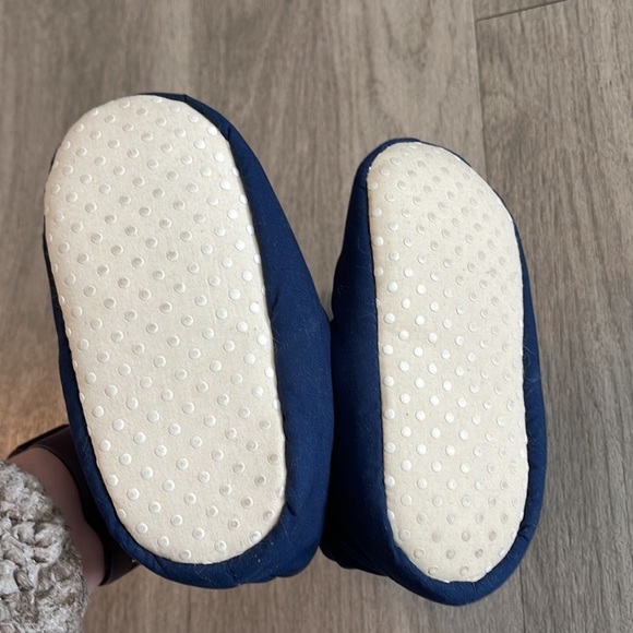 Pottery barn kids fuzzy slippers - Picture 5 of 5